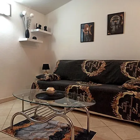 Dora Apartmán Pula