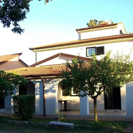 Dora Apartment *