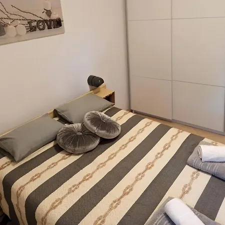 Apartment Dora *