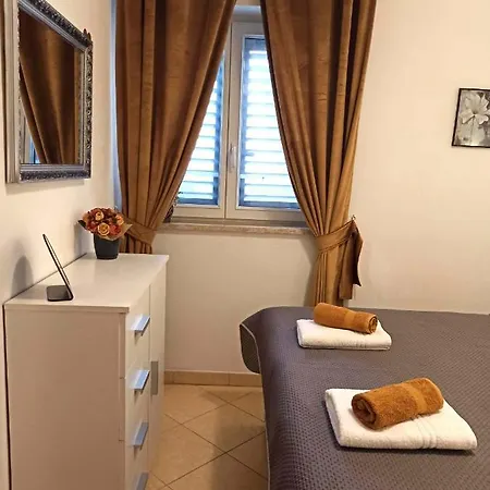Apartment Dora *