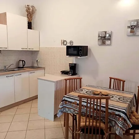 Apartment Dora *